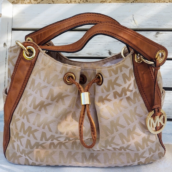 Michael Kors Handbags - Michael Kors Ludlow E-1401 Monogram Shoulder Tote